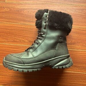 Yose Fluff UGG winter boots. Women size 8. Worn 1 season